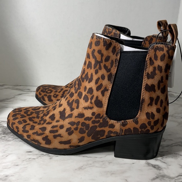 NWT leopard pull on microsuede Chelsea style boot - Picture 3 of 9